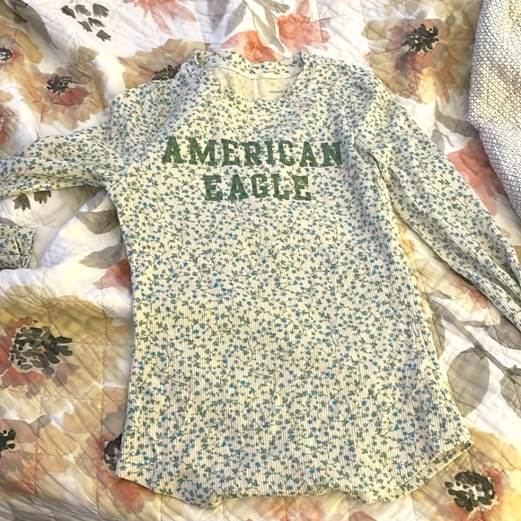 American Eagle Outfitters Tops - American Eagles women’s medium long sleeve shirt. Never worn green and baby blue
